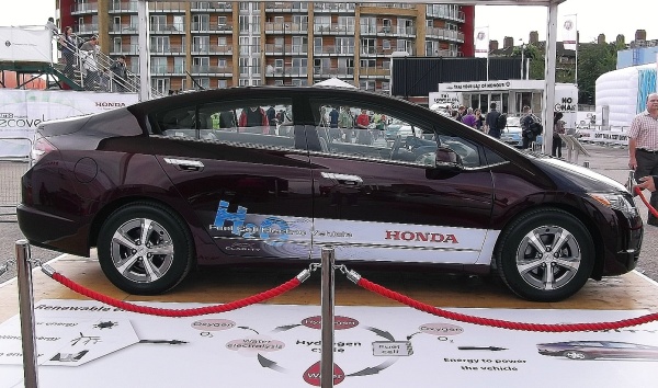 The hydrogen-powered Honda FCX Clarity - car of the future? (Picture source: author's photograph)